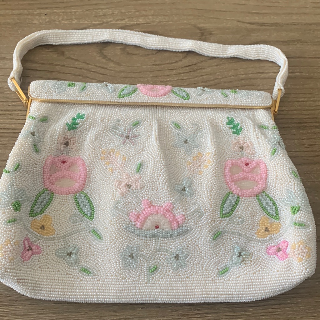 Vintage White Beaded Flower Handbag